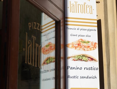Vetrina della Pizzeria La Trofea